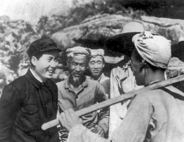 1948年敌机轰炸城南庄，毛主席差点遇险，12个月后聂荣臻查获真凶