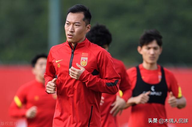 国足强攻阿曼欲取3分，主力阵容浮出水面，蒿俊闵们的告别演出