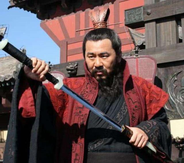 三国中谁才是英雄？其实在联军讨伐董卓之战中，就已初见端倪