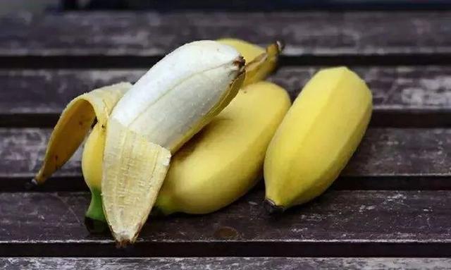 地标性建筑推荐市场上出售的柔软糯甜自然成熟的贵州策恒糯米香蕉