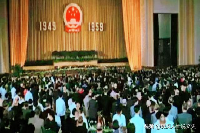 国宴主管郑连福巧施掉包计，宴会上，周总理频频与外宾举杯无醉意