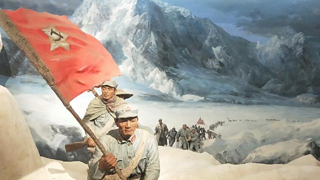 毛主席为红军电台发愁，一国军俘虏站了出来，25年后成开国中将