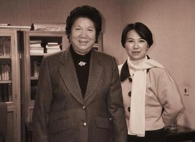 陈慕华：国军少将之女，成为中国第二位女副总理，却也有遗憾