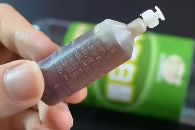 洗脚后，“藿香正气水”涂抹脚底，坚持段时间，或可改善4个问题