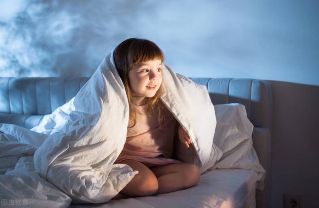 孩子一到晚上就怕黑？了解孩子怕黑的原因，帮孩子远离黑暗