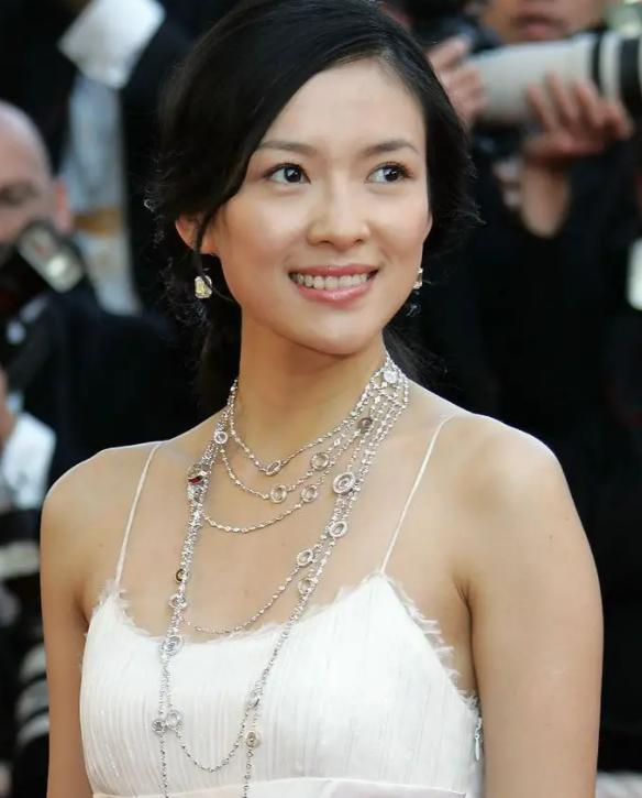 演员章子怡：被父母强烈反对嫁给三婚汪峰，如今这场博弈赌赢了