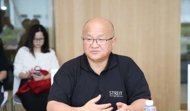 逆袭为百亿富豪的秦荣华，从日本买10000根木头：这本就是中国的