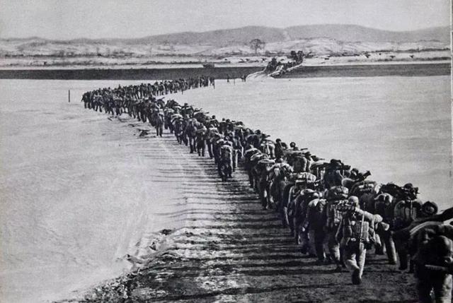 54年毛主席著作海外发行，美军官看后：如果早点读到，绝不打朝鲜