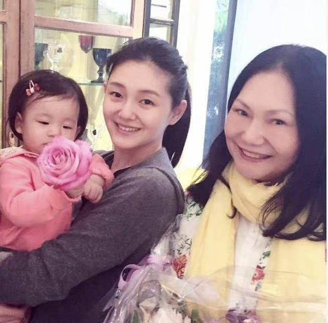拒绝给豪门生子、为离婚花几百万，有这么彪悍的妈，大S吃不了亏