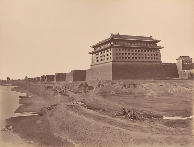 郭沫若坚持拆掉北京古城墙，林徽因反对撂狠话，多年后完全说中