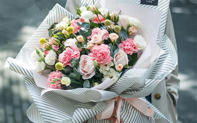 病人送什么花