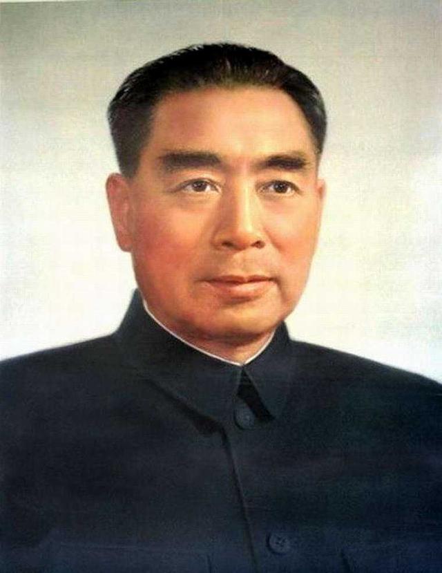 1955年蒋介石派人暗杀周恩来，飞机爆炸后，发现周恩来不在飞机上