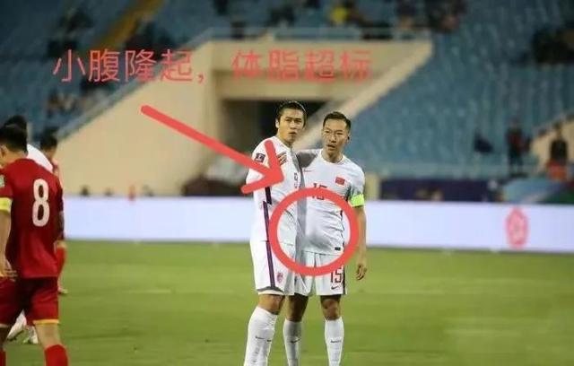 中国男足某些球员：场上是软的没有刺，但场下却浑身都是“刺”