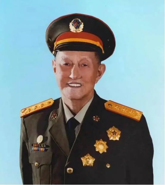 77年邓华回京，要求洪学智回部队，邓小平：让他去国防工业办吧