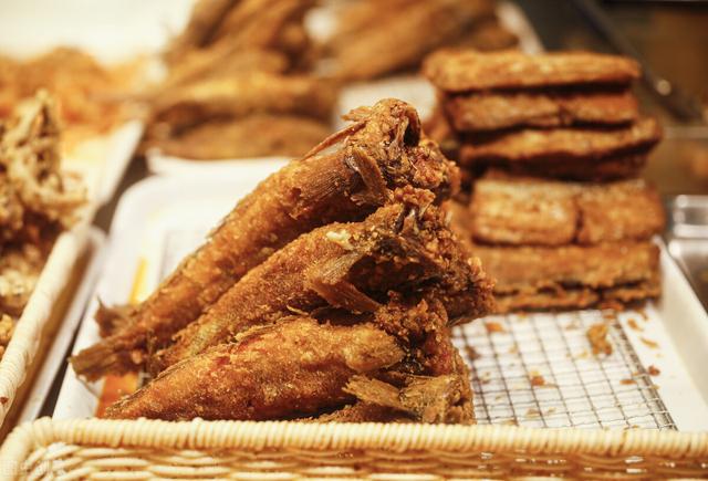 鱼炸几分钟就熟了,油炸鱼要炸几分钟才能熟