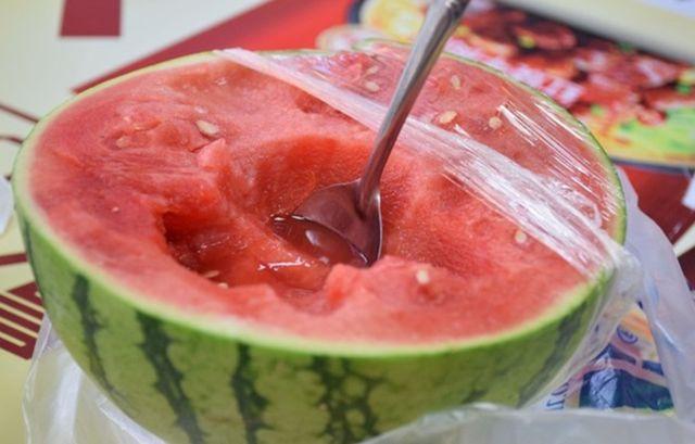 糖尿病人吃西瓜，到底是升血糖还是降血糖？今天就说清楚