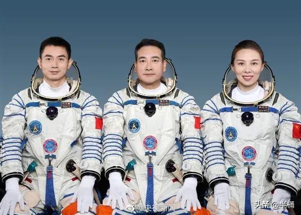 神舟十三号四月返回，航天员着陆前会经历什么？看完让人心疼