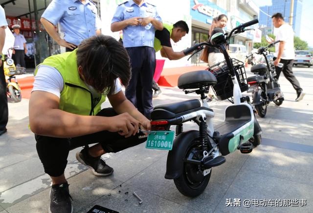 封闭电动三轮车考什么驾照（需注意电动车三轮车走哪个车道）(6)