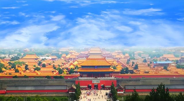天安门城楼上，先后挂过12个人的画像，除了毛主席外，还有谁？