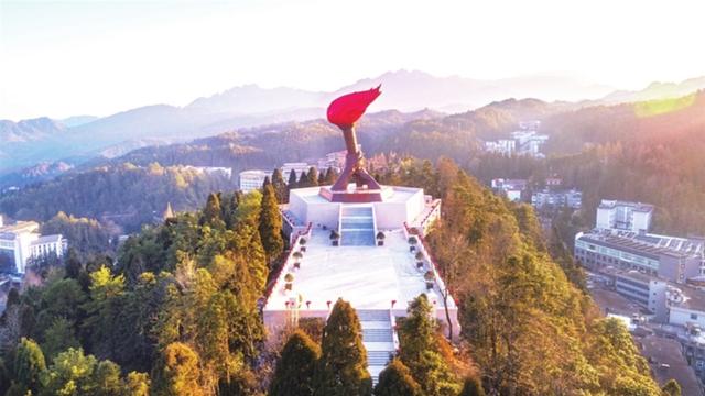1984年75岁贺子珍病逝，骨灰中惊现坚硬异物，揭开尘封50年的往事
