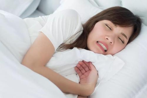 “晚上起夜”与“不起夜”，哪个更健康？医生告诉你答案