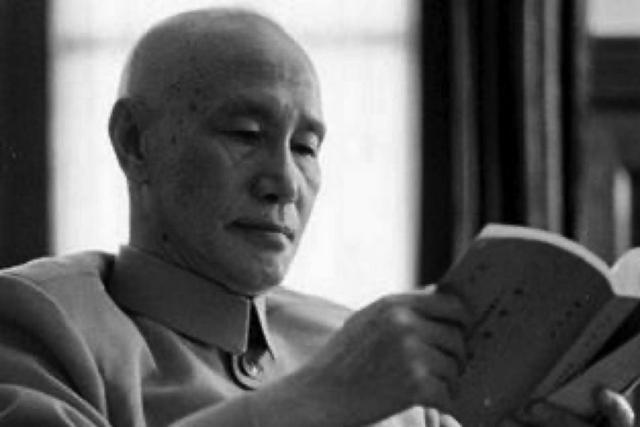 外蒙怎样脱离了我国？毛主席曾想过收回，却被蒋介石打成死结