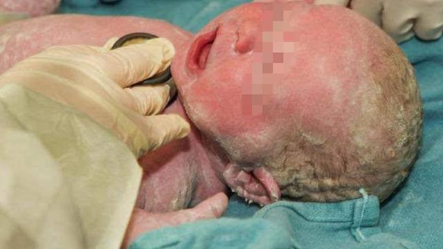 18年前，吸毒母亲被关戒毒所17天，3岁女儿饿死家中，民警被判刑