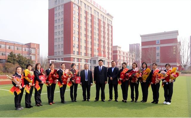 薛城民生集團所屬薛城舜耕實驗學校清偉戰隊榮獲“棗莊市青年文明號”榮譽稱號