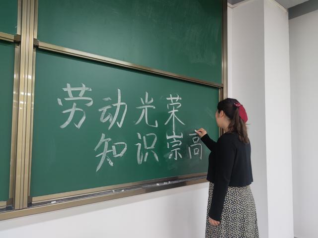 致敬劳动者｜这些背影，如此珍贵