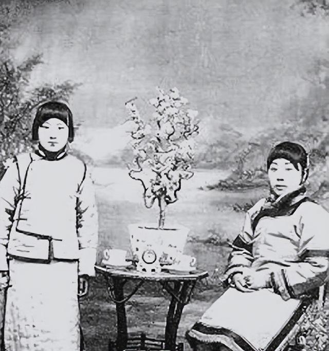 一名沈阳工人的妻子因病去世，世人翻开书信，其身份竟是一代名妓