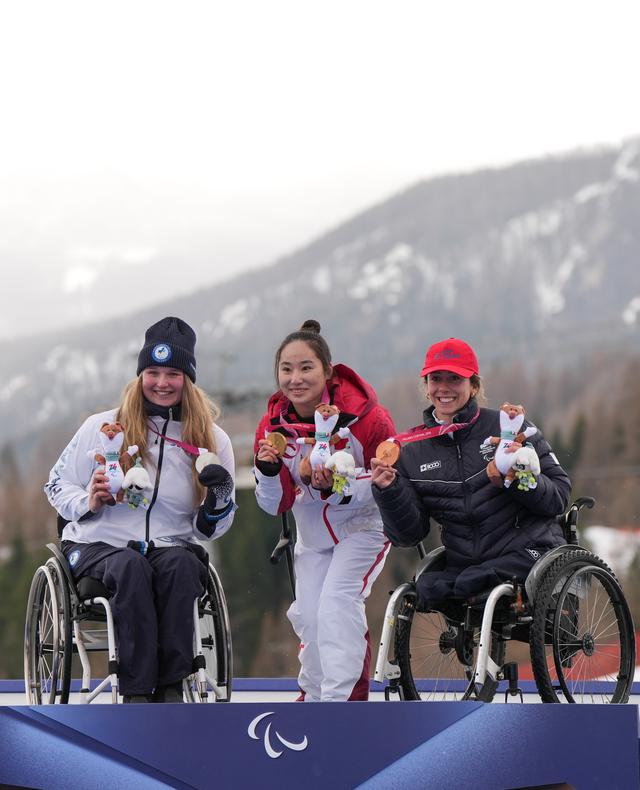 （體育）冬殘奧會——高山滑雪女子迴轉（坐姿）：張雯靜奪冠 - 
