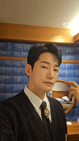 斯文韓星遭控私生活淫亂！　她怒：帶我老公玩女人，家庭因他破碎