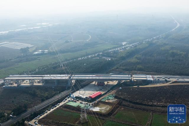 湖北咸寧：萬噸大橋成功轉體 - 