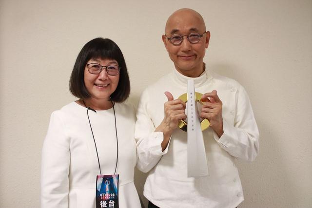 盧冠廷獲獎，台上感激太太唐書琛：有你陪着我走，我才有今天 - 