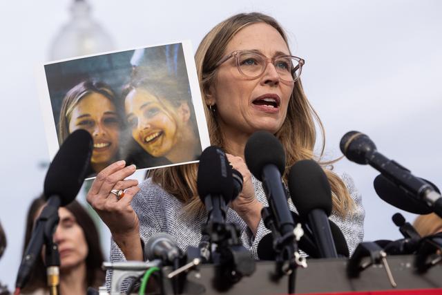 釋新聞｜性侵受害者怒批“整個體制”，公布愛潑斯坦文件如何影響特朗普？