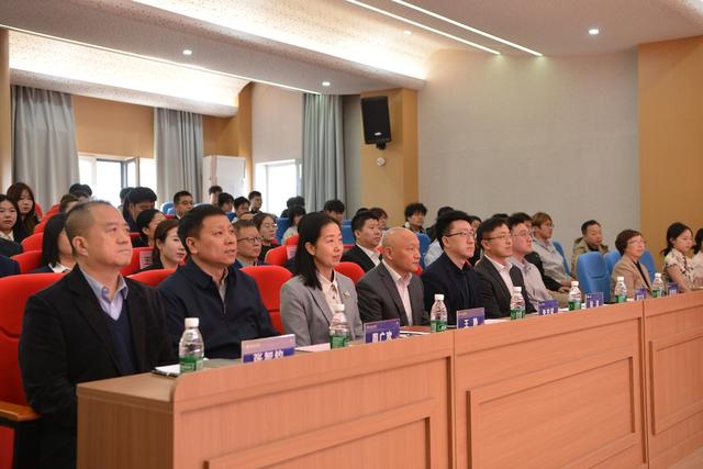 深化產教融合 共育ICT人才 哈爾濱廣廈學院優選級華為ICT學院正式揭牌 - 