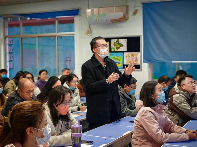 老師主講學校生活 家長分享育兒寶典 這個家長交流會接地氣 - 