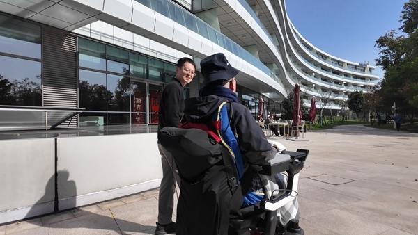 90後科研伉儷“腦機”築夢 - 