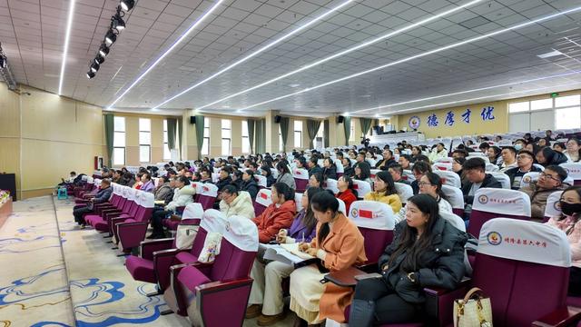 高中化學+小學數學“AI融合課”亮相晴隆！200餘教育人共探數字化轉型路徑 - 