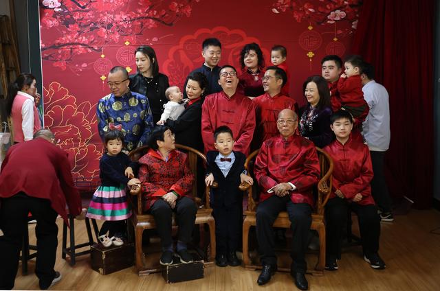 好評中國丨年味拉滿！年節經濟涌動消費新潮流 - 