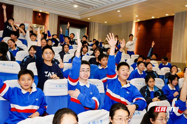 國防科普點亮校園 “悅科普”暨“講書吧！少年”閱讀行動走進中雅培粹雙語中學 - 