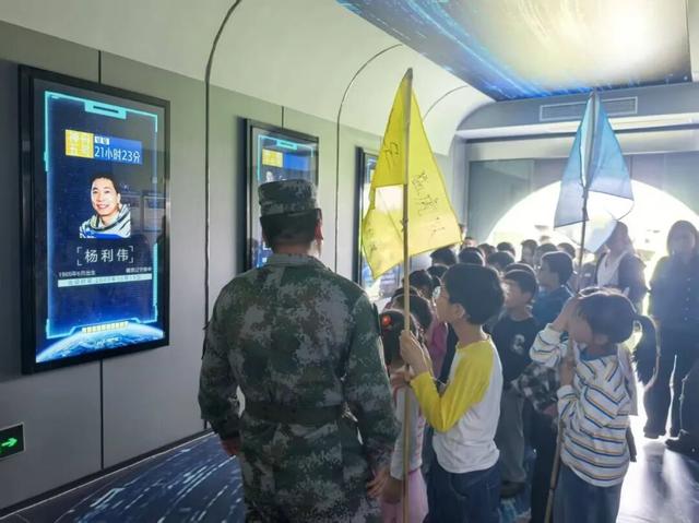 家+書屋｜學逃生、開戰機、探核心艙……“柘”里的少年這樣致敬中國航天 - 