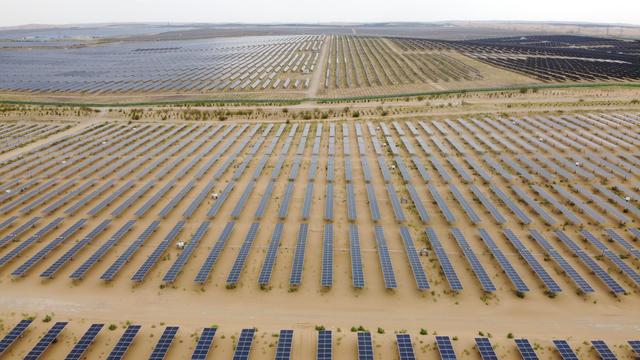 銳評｜700萬光伏“房東”，照見了什麼