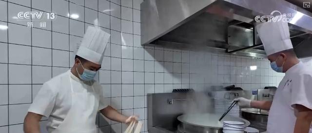 源自街頭的美味加速拓展海外市場 手握技藝複合型人才為產業發展注入新活力 - 