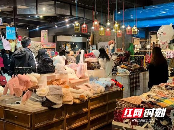 衡陽“暖經濟”消費觀察④ |  溫差拉大“凍”真格，過冬裝備銷量攀升 - 