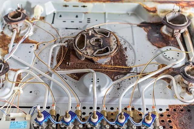 關閉的燃氣灶突然自燃！很多人忽視，快自查 - 