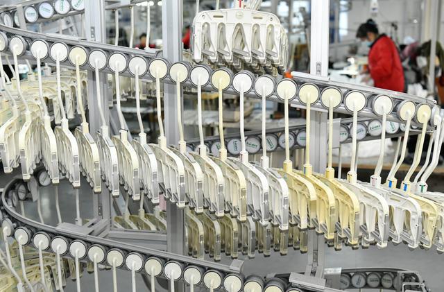 河北肅寧：針紡服裝業訂單生產忙# - 