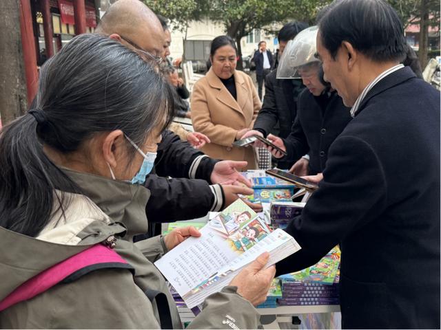 淮海街道東院社區關工委：贈書傳愛，書香潤童築未來 - 