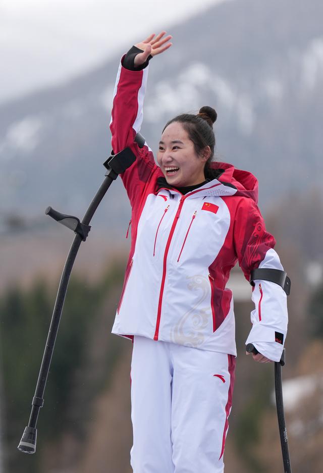 （體育）冬殘奧會——高山滑雪女子迴轉（坐姿）：張雯靜奪冠 - 