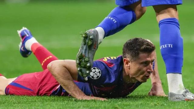 每體：米蘭無意引進萊萬，波蘭方面認為他今夏大概率離開巴薩